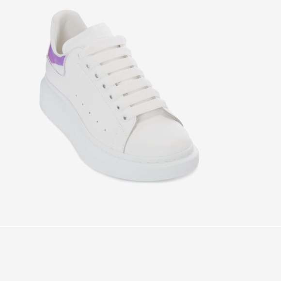 Alexander McQueen oversized sneaker in white/shock pink - Picture 3 of 13